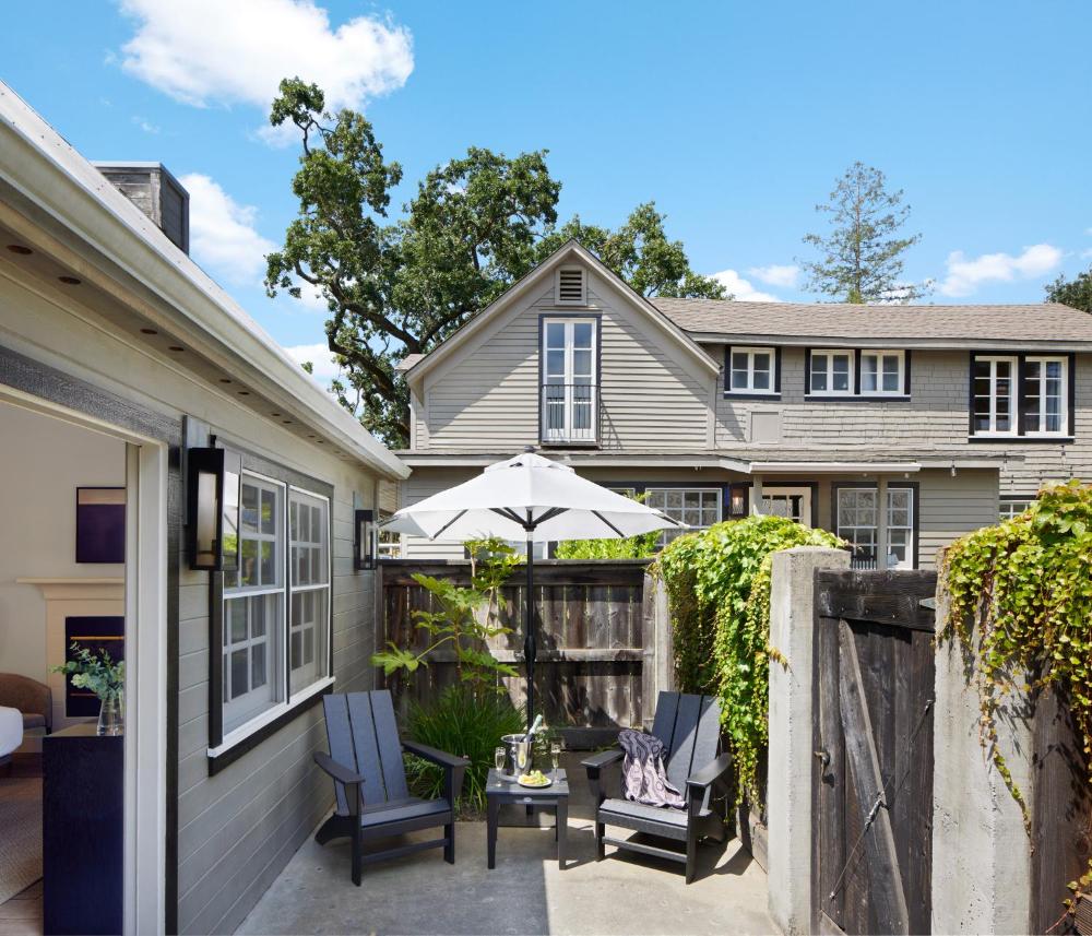 Courtyard King + Patio interior